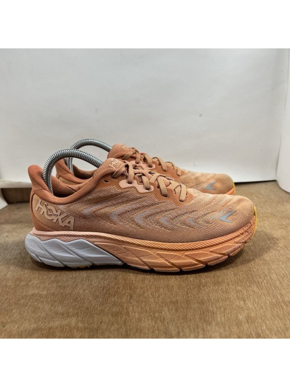 Hoka One One Arahi 6 Women Size 8 B Orange Running Shoes Sneakers